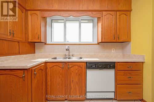 3198 Sprucehill Avenue, Burlington, ON - Indoor Photo Showing Kitchen With Double Sink