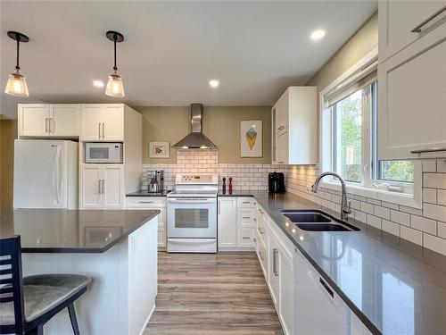 107159 Pth 10 Highway, Onanole, MB - Indoor Photo Showing Kitchen With Double Sink