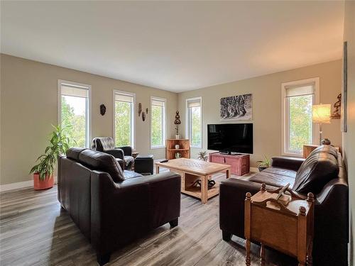 107159 Pth 10 Highway, Onanole, MB - Indoor Photo Showing Living Room