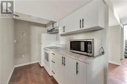 2009 Brampton Street, Hamilton, ON - Indoor Photo Showing Kitchen