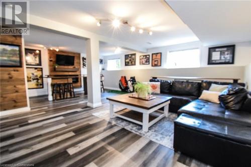 5 Hillcrest Road, Port Colborne, ON - Indoor Photo Showing Living Room