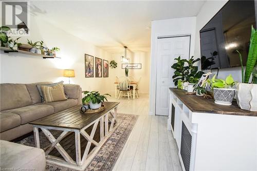 5 Hillcrest Road, Port Colborne, ON - Indoor Photo Showing Living Room