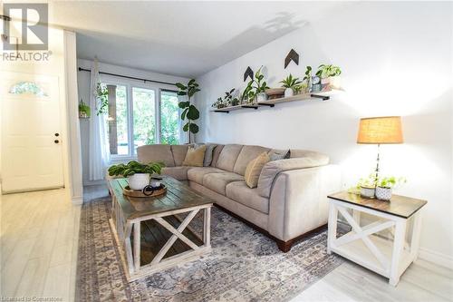 5 Hillcrest Road, Port Colborne, ON - Indoor Photo Showing Living Room