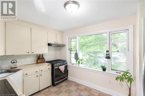 2 Mountain Brow Boulevard, Hamilton, ON - Indoor Photo Showing Kitchen