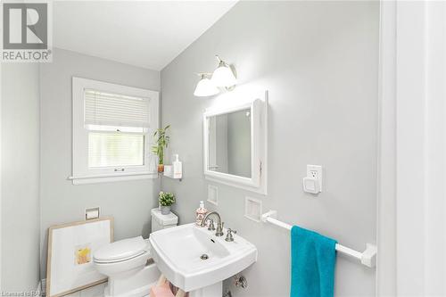 2 Mountain Brow Boulevard, Hamilton, ON - Indoor Photo Showing Bathroom