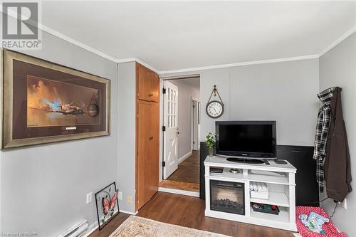 2 Mountain Brow Boulevard, Hamilton, ON - Indoor Photo Showing Living Room With Fireplace