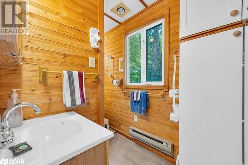 174 Cottage Lane, Tweed, ON - Indoor Photo Showing Bathroom