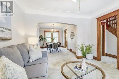 113 Kensington Avenue N, Hamilton, ON - Indoor Photo Showing Living Room