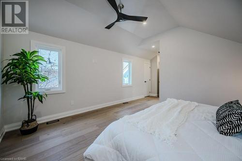 554 Clark Avenue, Burlington, ON - Indoor Photo Showing Bedroom