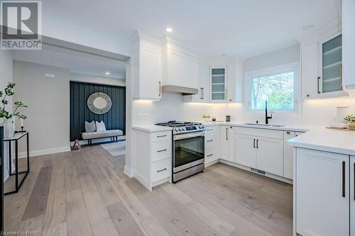 554 Clark Avenue, Burlington, ON - Indoor Photo Showing Kitchen With Upgraded Kitchen