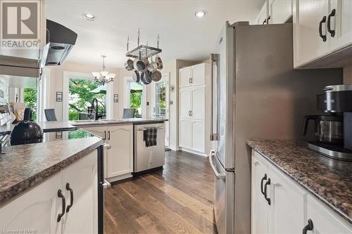 126 Gurnett Drive, Hamilton, ON - Indoor Photo Showing Kitchen