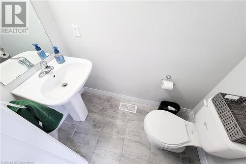 520 Grey Street Unit# 52, Brantford, ON - Indoor Photo Showing Bathroom