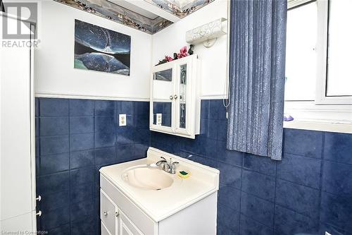 116 Gainsborough Road, Hamilton, ON - Indoor Photo Showing Bathroom