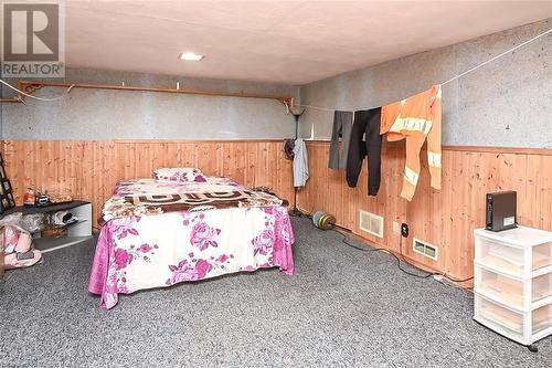 116 Gainsborough Road, Hamilton, ON - Indoor Photo Showing Bedroom