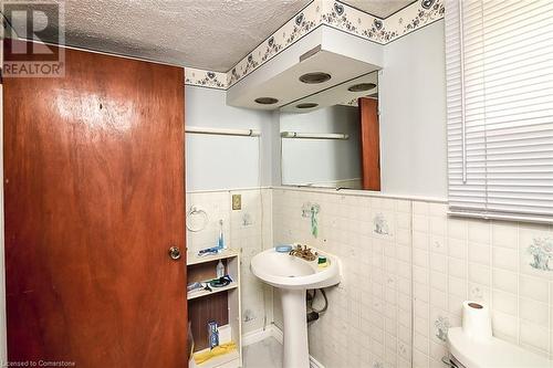 116 Gainsborough Road, Hamilton, ON - Indoor Photo Showing Bathroom