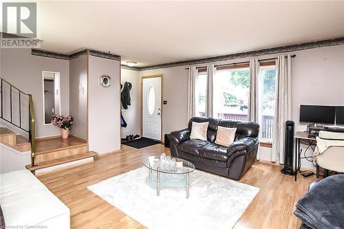 116 Gainsborough Road, Hamilton, ON - Indoor Photo Showing Living Room