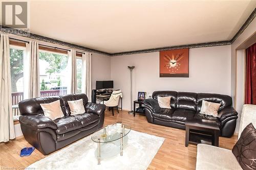 116 Gainsborough Road, Hamilton, ON - Indoor Photo Showing Living Room