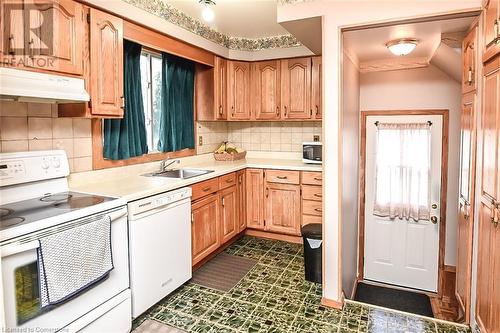 116 Gainsborough Road, Hamilton, ON - Indoor Photo Showing Kitchen