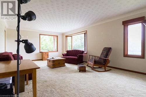 640 Governors Road, Dundas, ON - Indoor Photo Showing Living Room