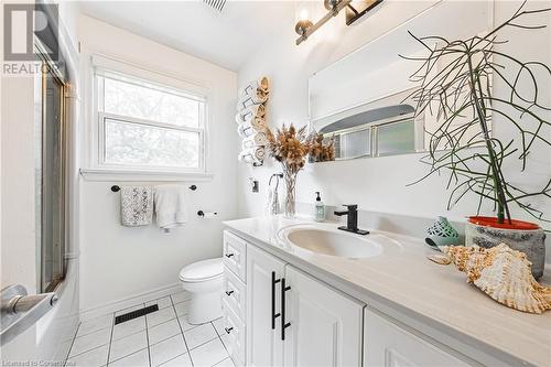 107 Woodhill Road, Hamilton, ON - Indoor Photo Showing Bathroom