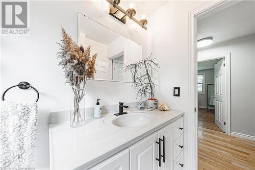 107 Woodhill Road, Hamilton, ON - Indoor Photo Showing Bathroom