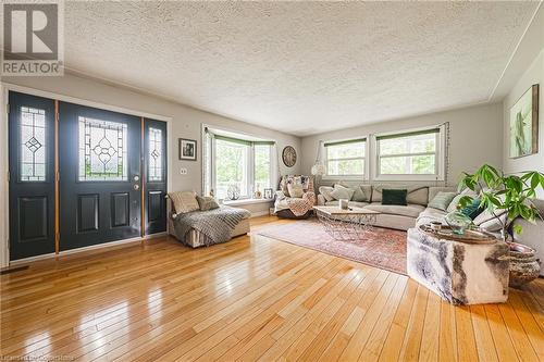 107 Woodhill Road, Hamilton, ON - Indoor Photo Showing Living Room