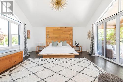 253 Ridge Road W, Grimsby, ON - Indoor Photo Showing Bedroom