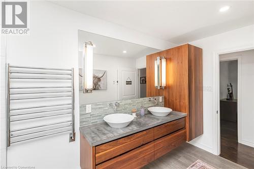 253 Ridge Road W, Grimsby, ON - Indoor Photo Showing Bathroom