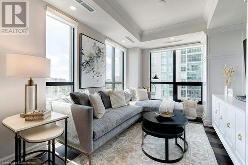 2060 Lakeshore Road Unit# 1201, Burlington, ON - Indoor Photo Showing Living Room