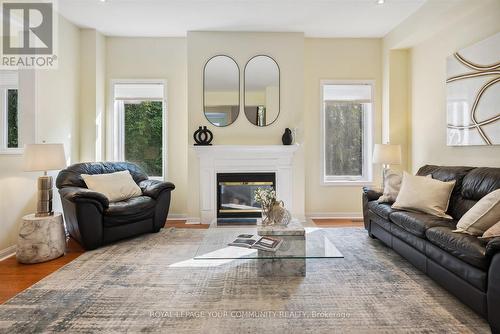 24 - 100 Elgin Mills Road W, Richmond Hill (Westbrook), ON - Indoor Photo Showing Living Room With Fireplace