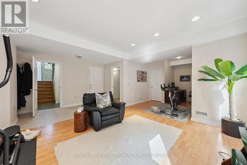 24 - 100 Elgin Mills Road W, Richmond Hill (Westbrook), ON - Indoor Photo Showing Living Room