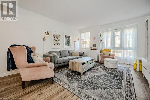 895 Maple Avenue Unit# 416, Burlington, ON - Indoor Photo Showing Living Room