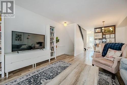 895 Maple Avenue Unit# 416, Burlington, ON - Indoor Photo Showing Living Room