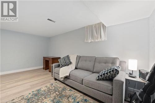 25 Linfield Drive Unit# 61, St. Catharines, ON - Indoor Photo Showing Living Room