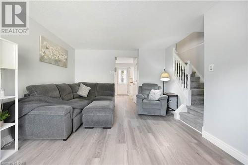 25 Linfield Drive Unit# 61, St. Catharines, ON - Indoor Photo Showing Living Room