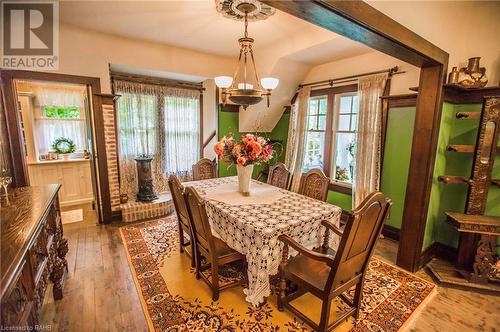 227 Green Street, Burlington, ON - Indoor Photo Showing Dining Room