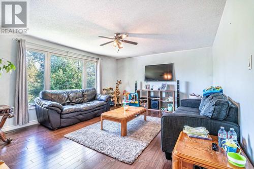 691 Cedar Glen Road, Kawartha Lakes, ON - Indoor Photo Showing Living Room