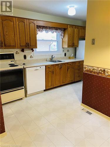 30 Blueridge Crescent, Brantford, ON - Indoor Photo Showing Kitchen