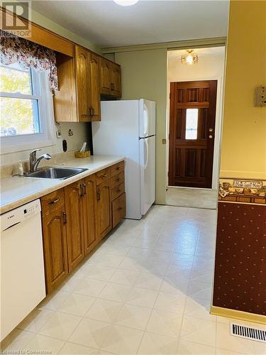 30 Blueridge Crescent, Brantford, ON - Indoor Photo Showing Kitchen