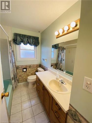 30 Blueridge Crescent, Brantford, ON - Indoor Photo Showing Bathroom