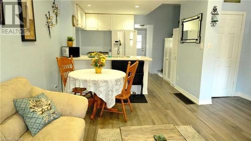 25 Niagara Street, Hamilton, ON - Indoor Photo Showing Dining Room