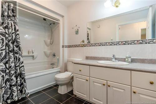 4 Saint Peters Court, Saint John, NB - Indoor Photo Showing Bathroom