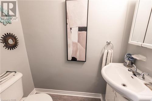 27 Woodman Drive N, Hamilton, ON - Indoor Photo Showing Bathroom