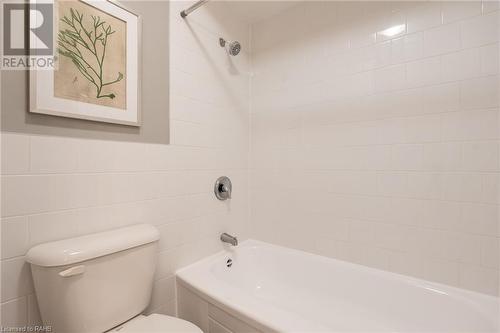 27 Woodman Drive N, Hamilton, ON - Indoor Photo Showing Bathroom