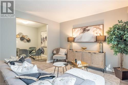 27 Woodman Drive N, Hamilton, ON - Indoor Photo Showing Living Room