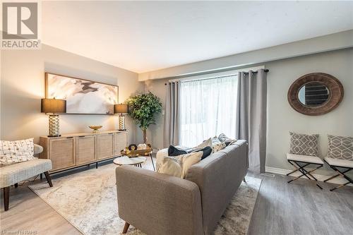 27 Woodman Drive N, Hamilton, ON - Indoor Photo Showing Living Room