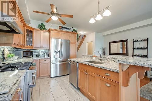 1069 Beach Boulevard, Hamilton, ON - Indoor Photo Showing Kitchen