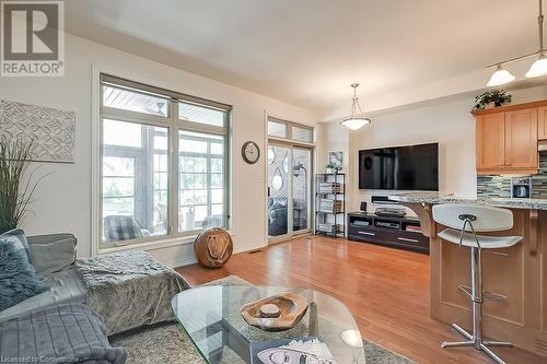 1069 Beach Boulevard, Hamilton, ON - Indoor Photo Showing Living Room