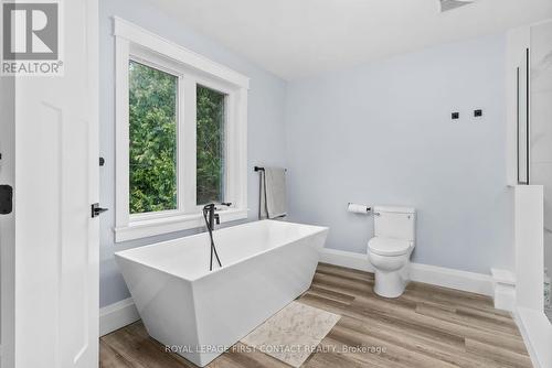 30 Golf Course Road, Bracebridge, ON - Indoor Photo Showing Bathroom