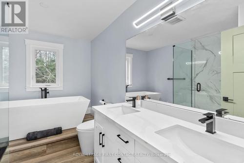 30 Golf Course Road, Bracebridge, ON - Indoor Photo Showing Bathroom